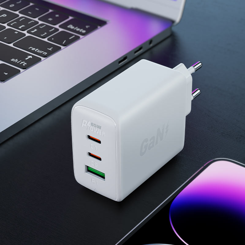 ACEFAST A41 PD65W GaN (2*USB-C+USB-A) charger